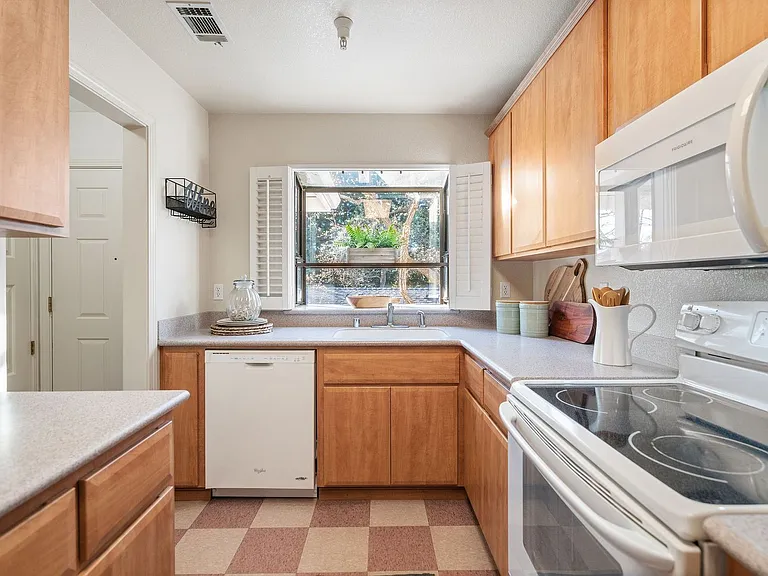 2600 Oak Rd #296 — Photo 13