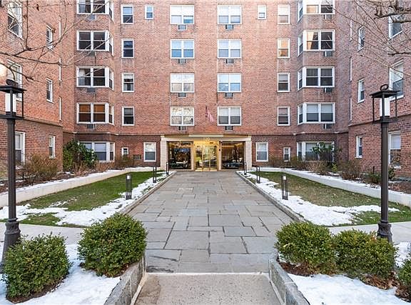 3rd image of 120 E Hartsdale Ave APT 1B