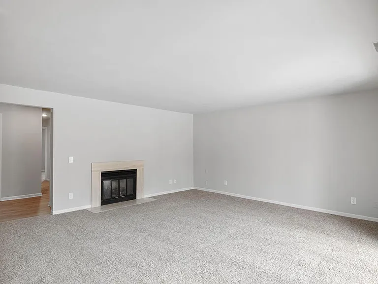 1645 Huntington Park #F — Photo 7