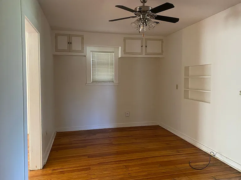 933 Beck St — Photo 5