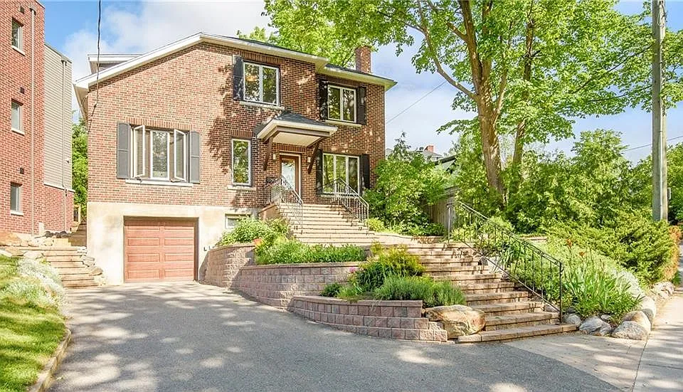 41 Acacia Ave