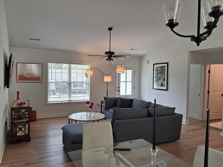 103 Stone St — Photo 4