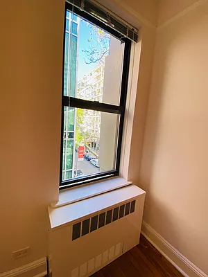 Rented by Metropolis Real Estate of Manhattan | media 32