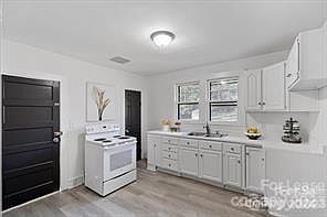 3rd image of 640 Central Dr