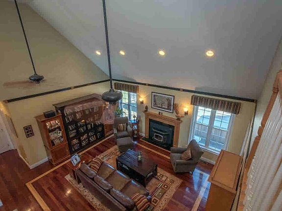 4th image of 15 Regan Way
