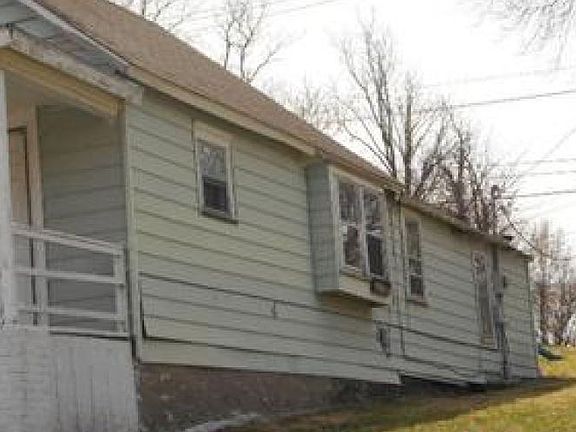 4th image of 841 Walker Ave