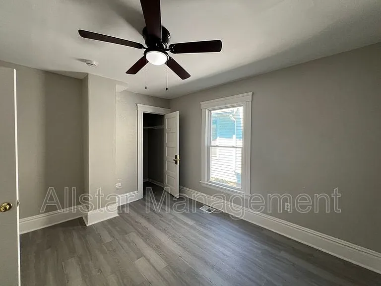 915 East Ave — Photo 16