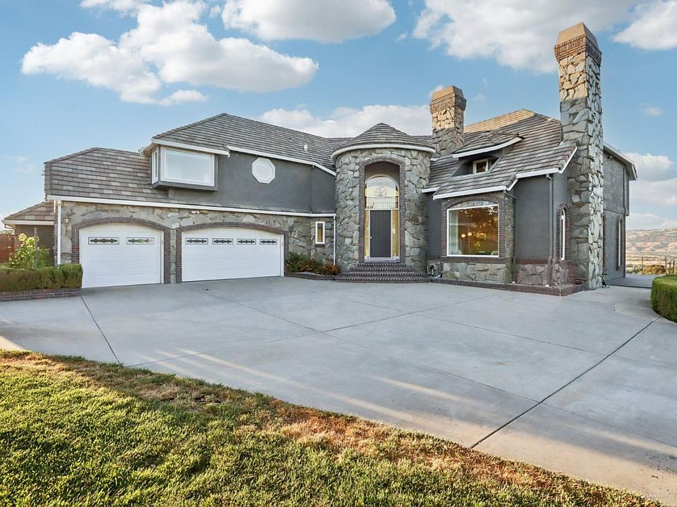 1st image of 1915 Hayes Ln
