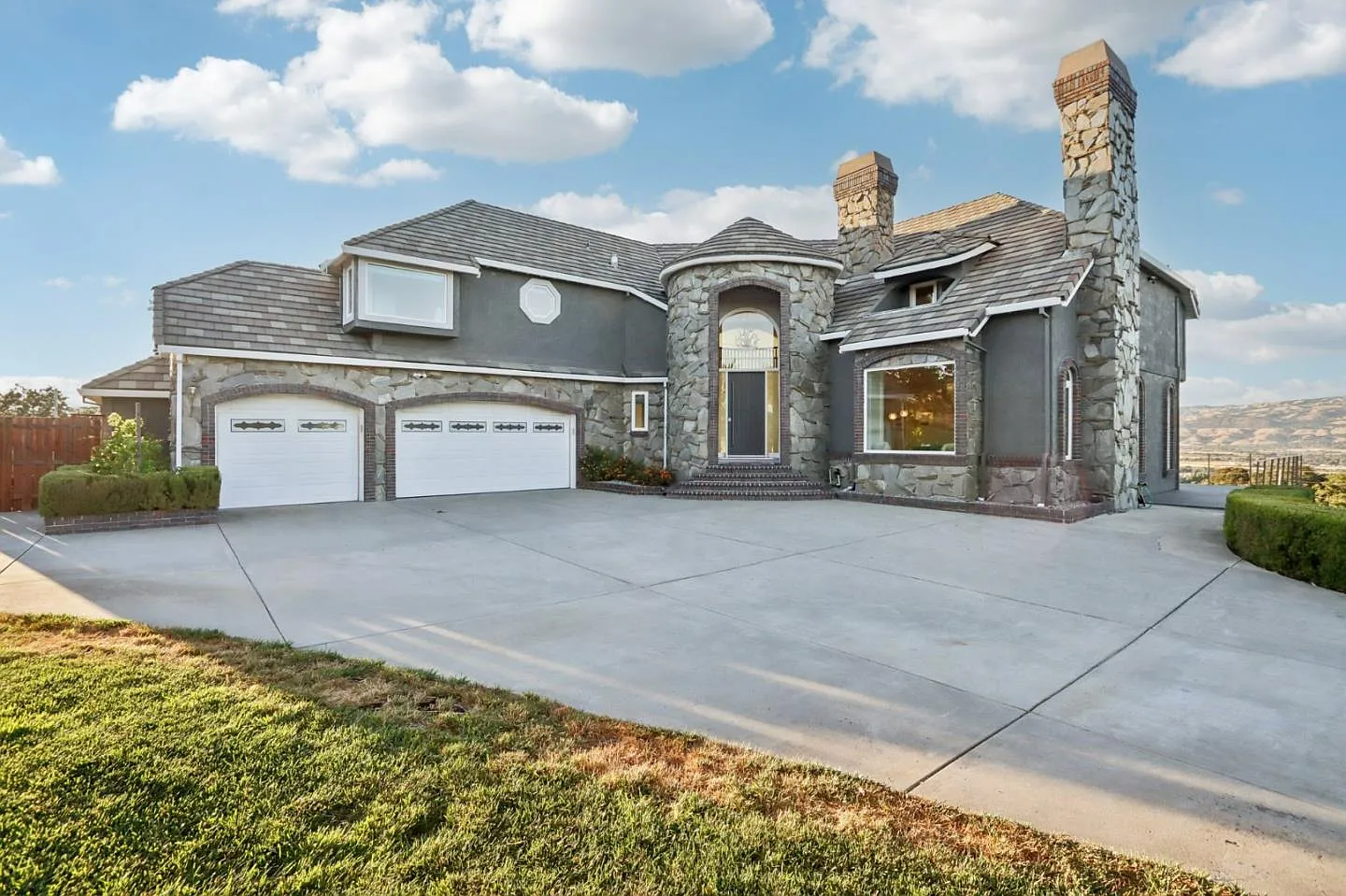 1915 Hayes Ln photo 1