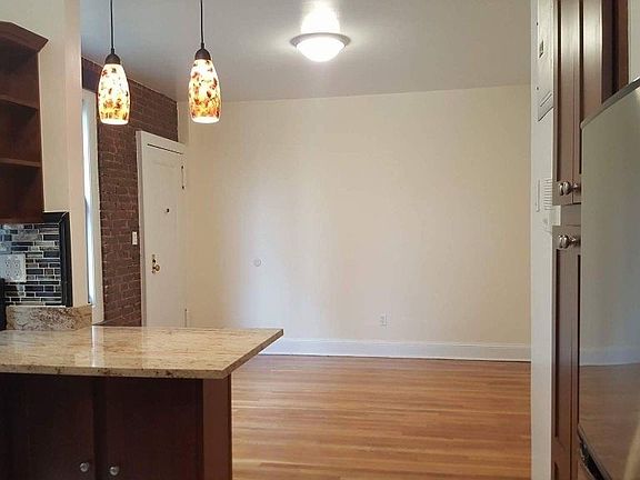 3rd image of 2162 Crescent St APT C8