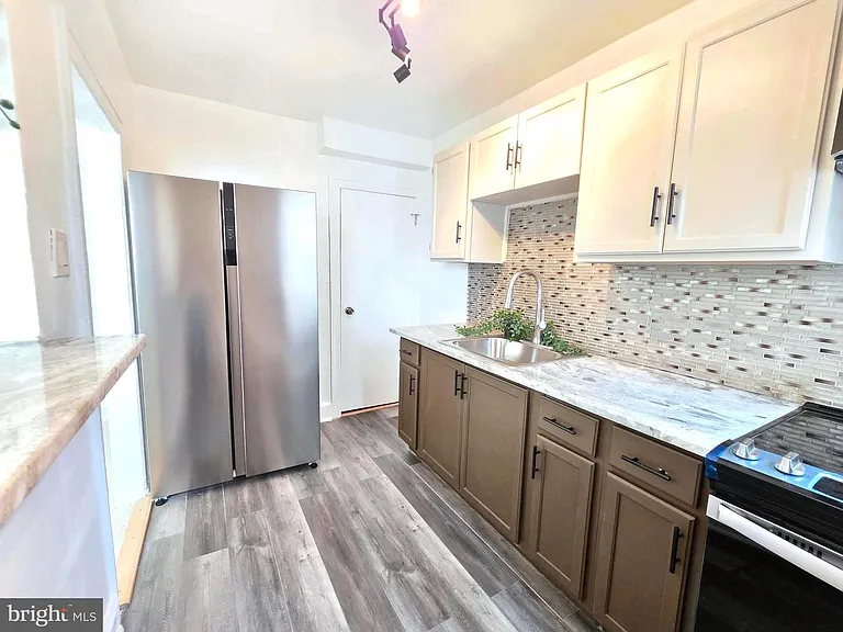 1108 E Stafford St — Photo 8