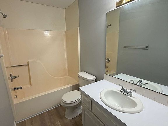 3rd image of 4033 57th St