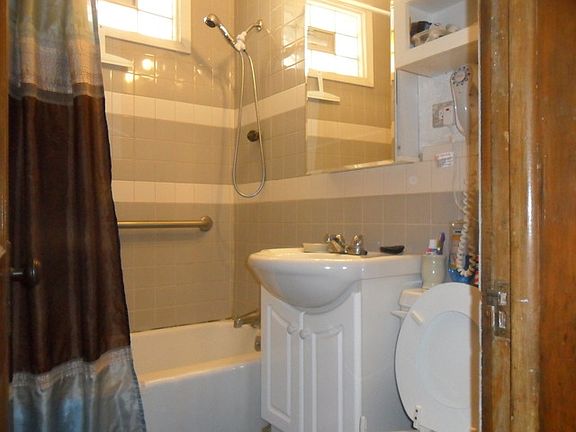 5th image of 2517 N 75th Ave