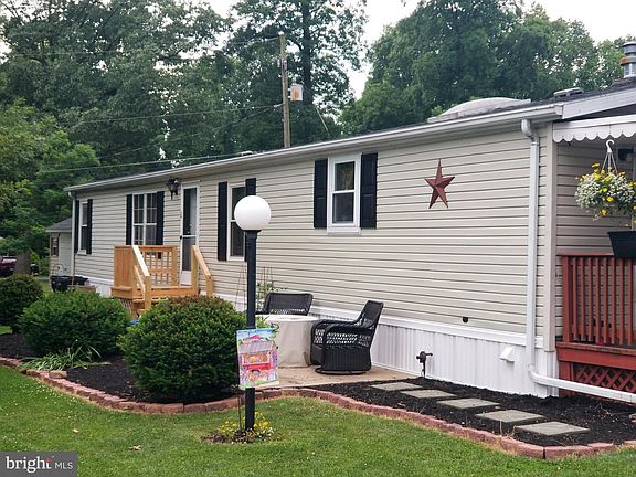 2nd image of 63 Rainbow Cir