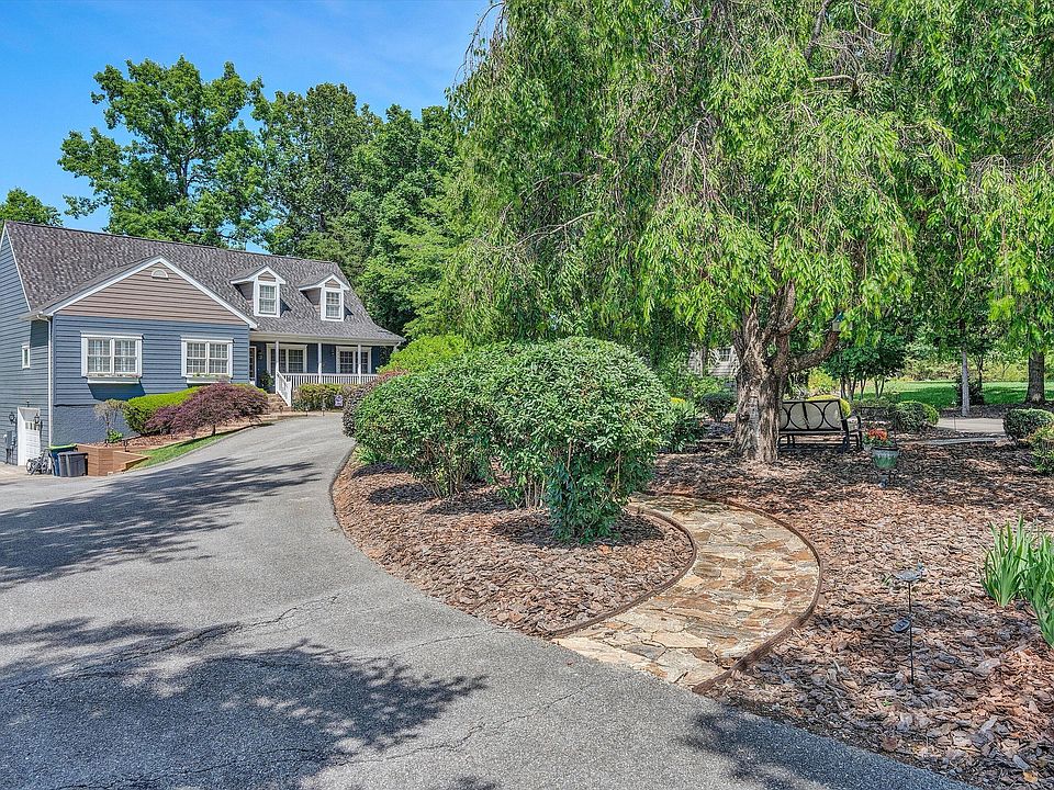 1st image of 201 Spyglass Ln
