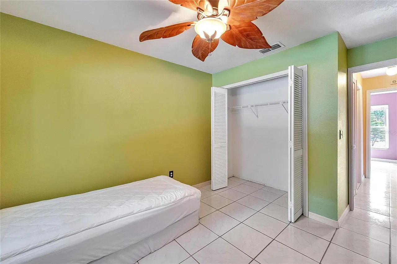 1 bed, 1296 sqft, $695 — Photo 2