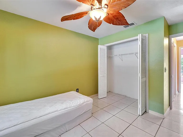 1523 Kestrel Way — Photo 2