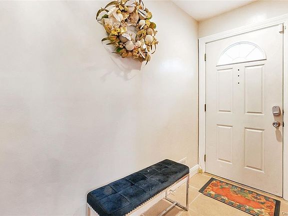 3rd image of 211 Tallwood Drive