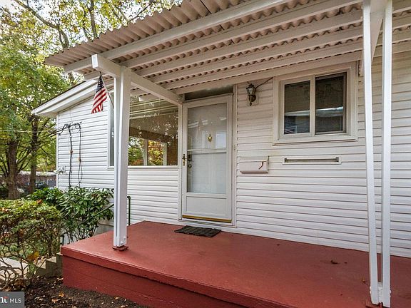4th image of 4007 Denfeld Ave