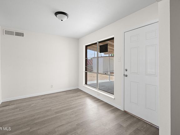 5th image of 10041 Newcastle Dr