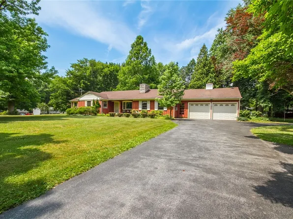 202 Straub Rd, Rochester, NY 14626