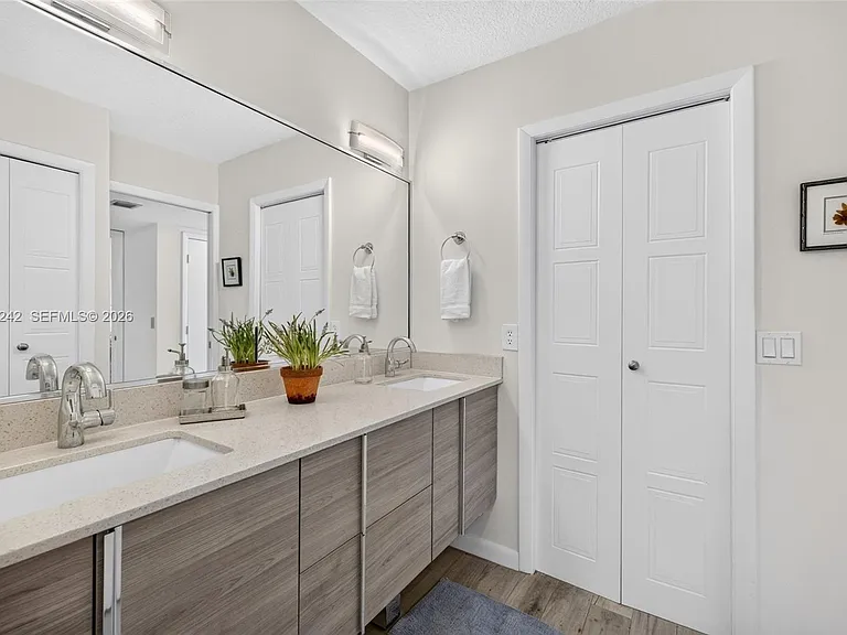 16431 Blatt Blvd #202 — Photo 36