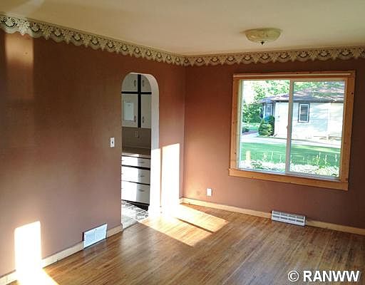 5th image of 558 N 2nd Avenue
