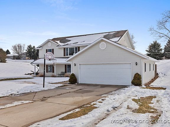 3rd image of 6920 Browmyer Dr NE
