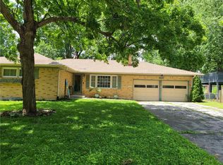 302 N Park Dr, Belton, MO 64012