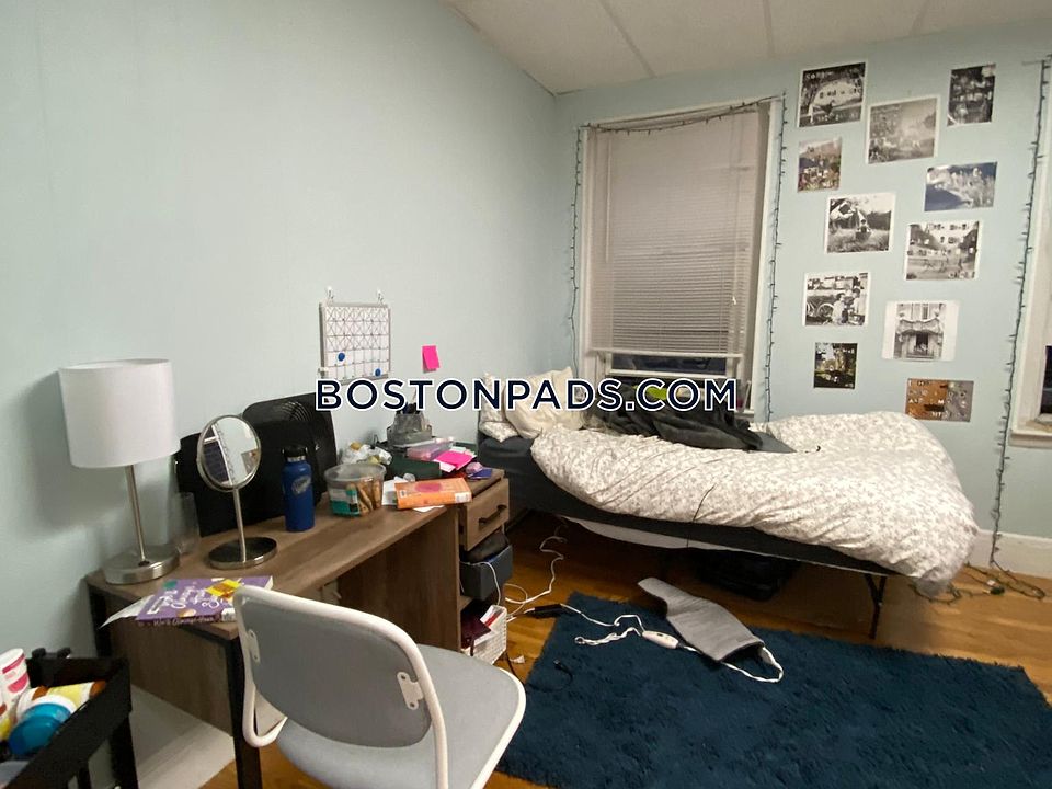 2nd image of 17 Aberdeen St #555