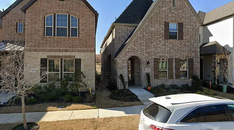 600 Courtyard Ln — Photo 1