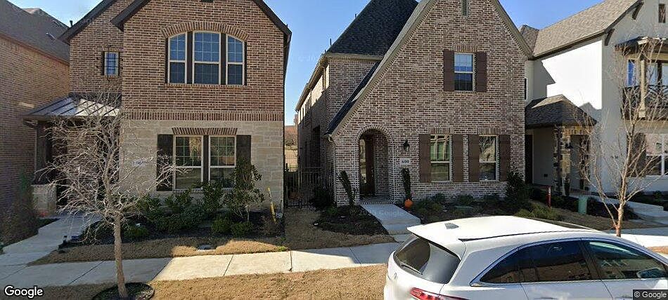 1st image of 600 Courtyard Ln