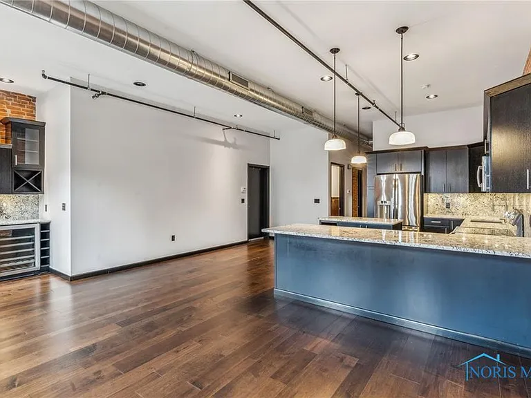 235 S Main St #1/2 — Photo 16