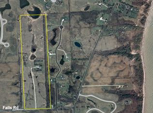 678 Falls Rd, Grafton, WI 53024