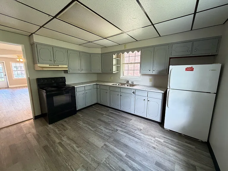 1192 Haeberle Ave — Photo 8