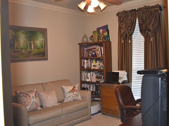 4th image of 500 Sandhurst Dr