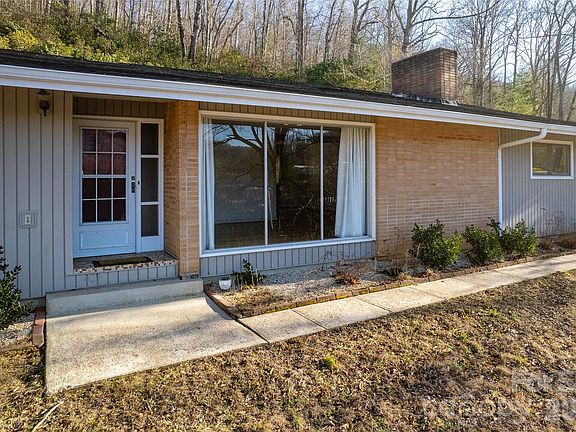 3rd image of 223 Cherry St