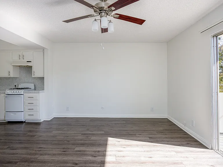 Park Manor Apartments — Photo 20