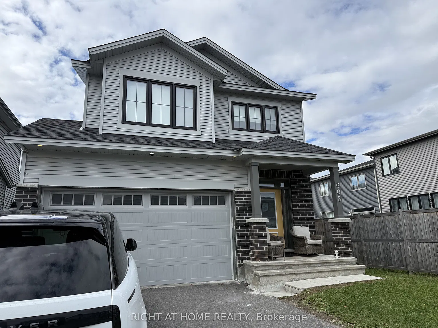 4 bed, $3,300 — Photo 1