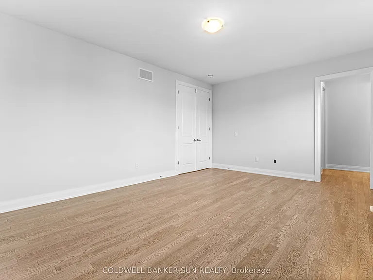 166 Prince Charles Cres — Photo 21
