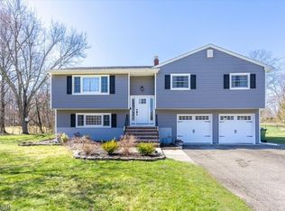 9 N Washington Valley Rd, Long Valley, NJ 07853