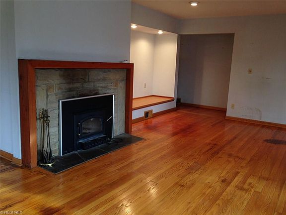 3rd image of 11912 Lake Shore Blvd