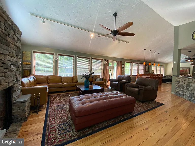 1251 Hinton Dr — Photo 19