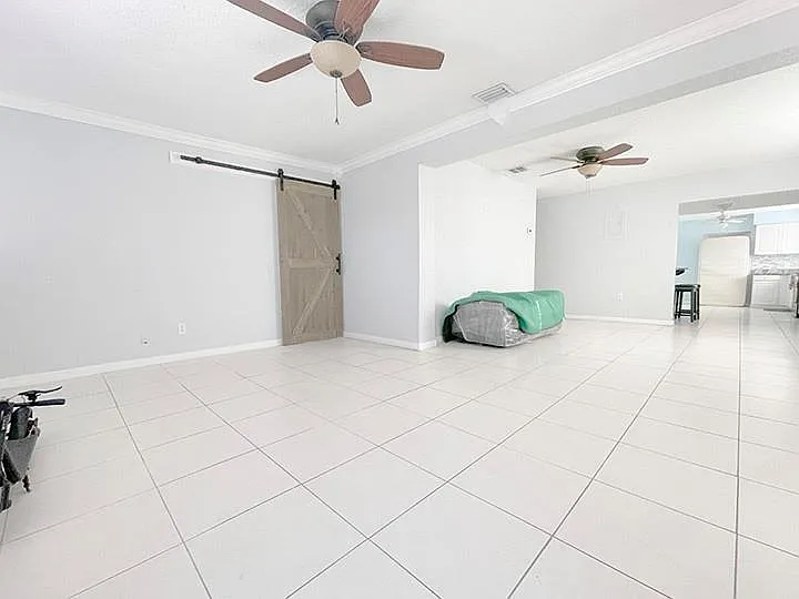 324 SW 22nd St — Photo 5