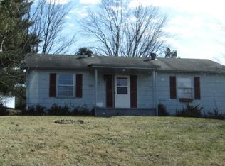 417 Honeysuckle Ln, Glade Spring, VA 24340