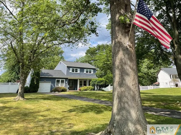 3 Tudor Pl, Manalapan, NJ 07726