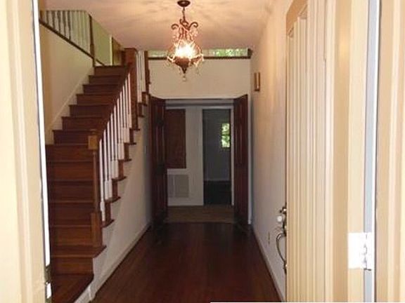 Front entry stairs to lvl 3