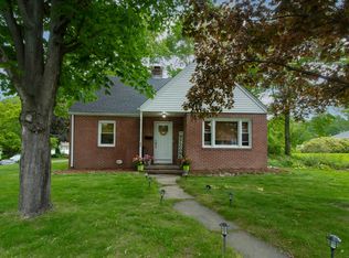 60 Palmer Rd, Branford, CT 06405