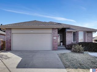 7201 Sugar Creek Cir, Lincoln, NE 68516