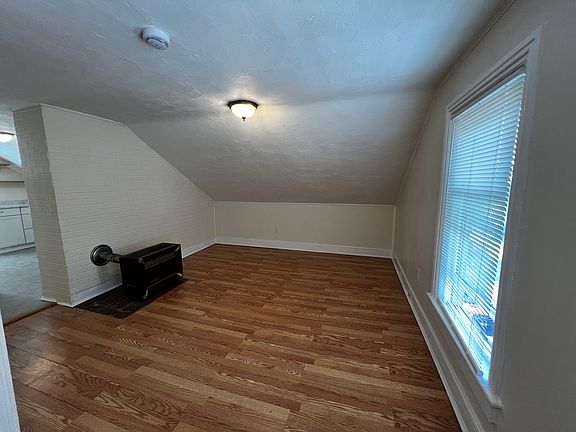 3rd image of 91 Vanderland Ave Floor 3
